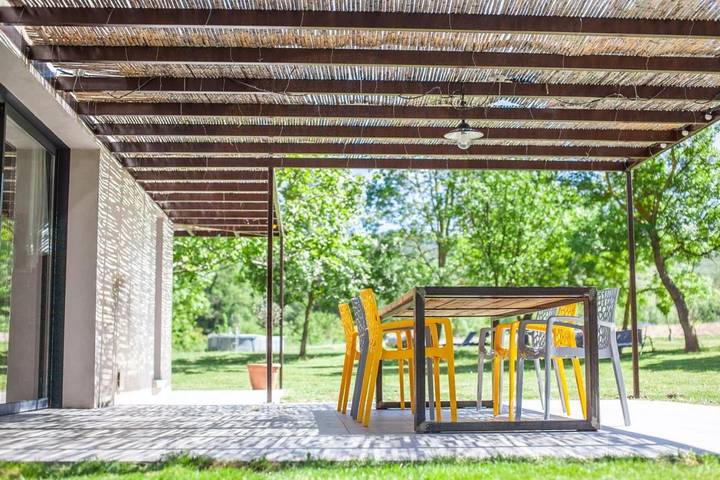 Location de vacances pour 10 personnes, avec jardin ainsi que vue et piscine, adapté aux familles à La Touche - 4