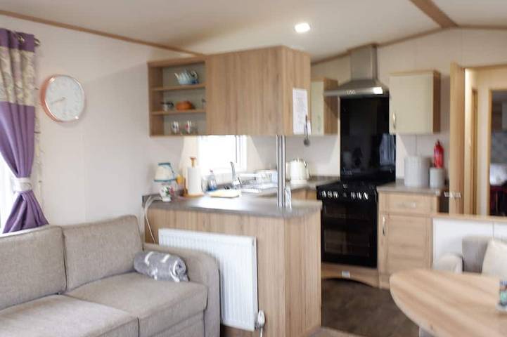 Excellent caravan 4 birth sleeps 6 Tranquil site in Mersea Island, Colchester