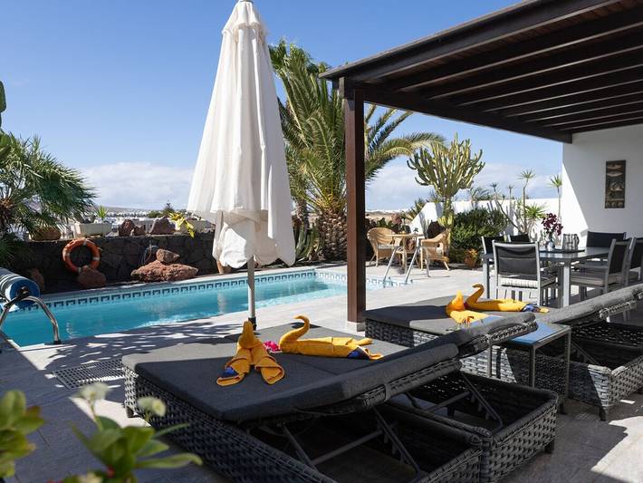 Bungalow für 6 Personen, mit Whirlpool und Terrasse sowie Garten und Pool in Playa Blanca