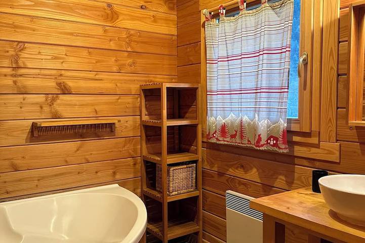 Chalet pour 8 personnes, avec Terrasse ainsi que Jardin et Sauna à Rochesson - 4