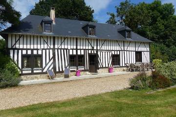 Gîte pour 10 personnes, avec jardin et terrasse à Bonneville-la-Louvet