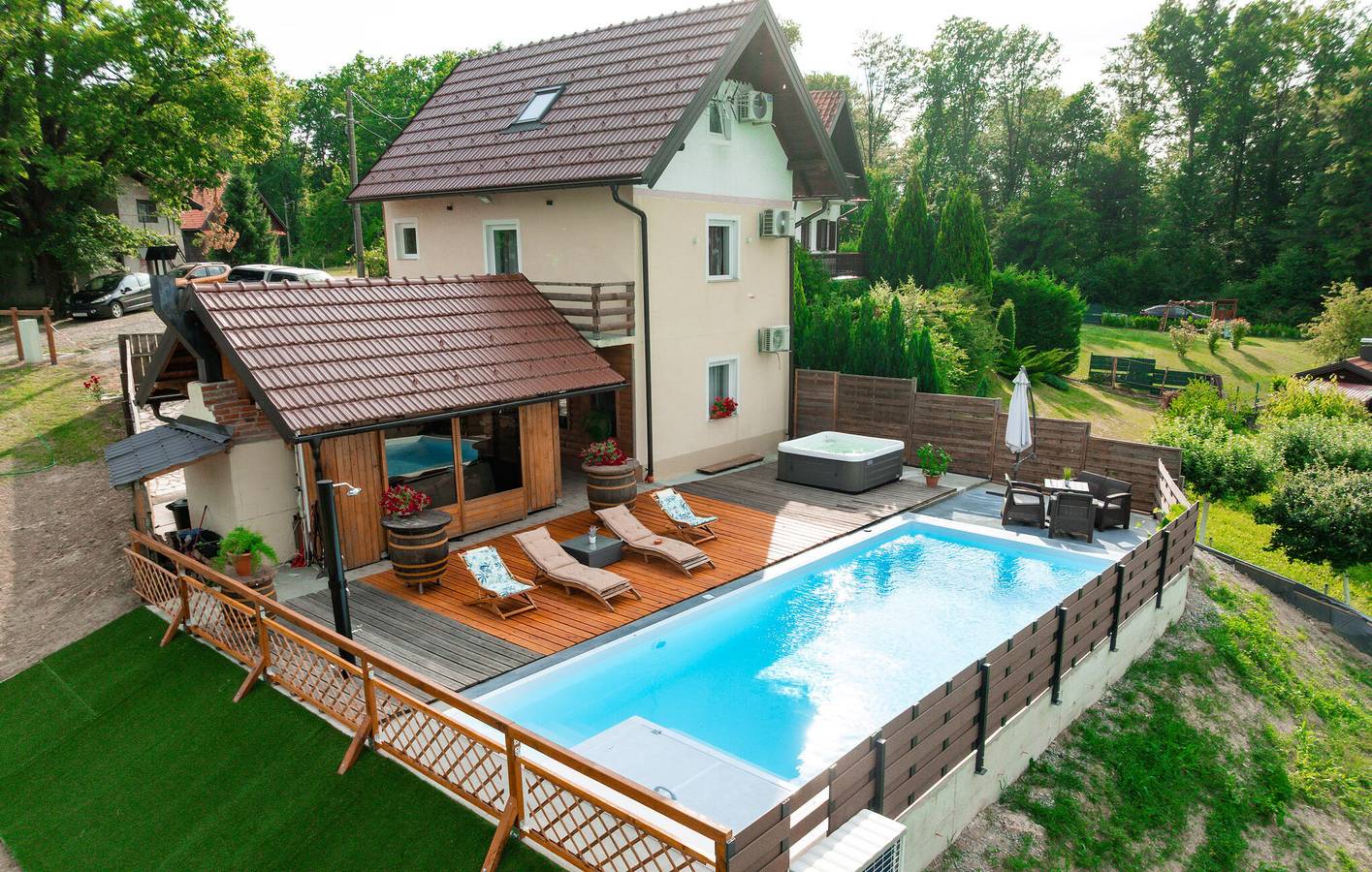 Geräumige 2-Zimmer-Wohnung mit Pool, Terrasse und Parkplatz in Donja Lomnica, Zagreb und Umgebung