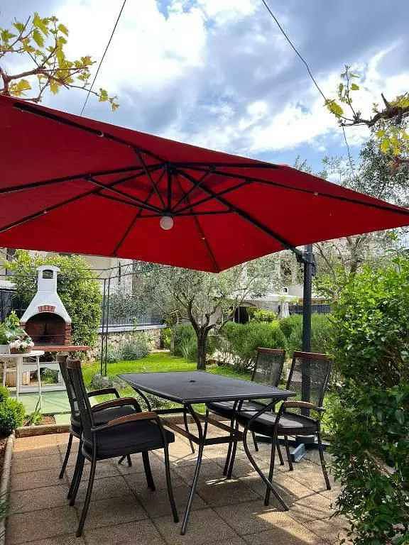 Ferienwohnung für 4 Personen, mit Garten in Pinezici