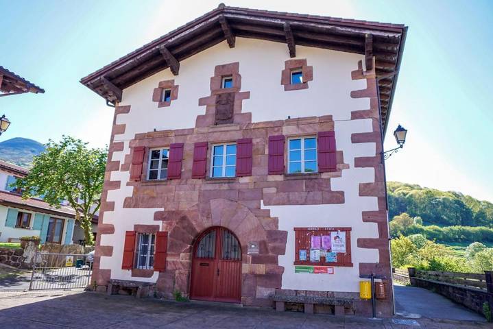 Location de vacances pour 8 personnes dans Maya Del Baztan