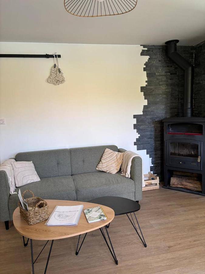 Location de vacances pour 6 personnes, avec vue et terrasse ainsi que jardin et vue sur le lac, animaux acceptés à Manzat - 4