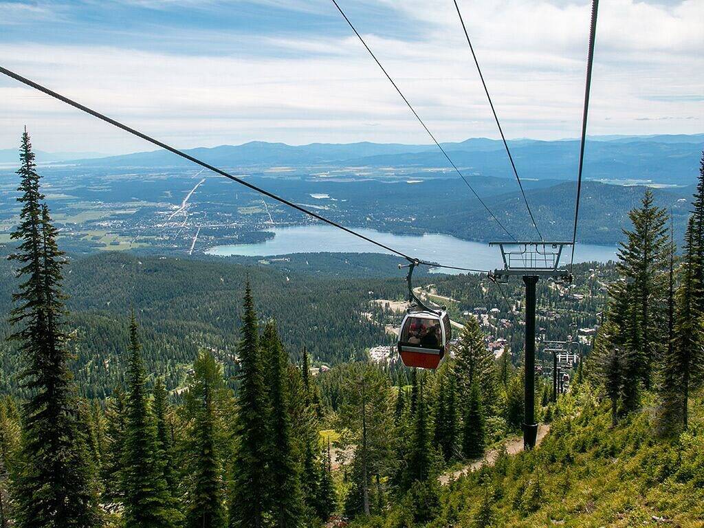 Ganze Wohnung, Deluxe Morning Eagle Apartment mit 1 Schlafzimmer und 1 Bad - Ski In / Ski Out in Glacier-Nationalpark