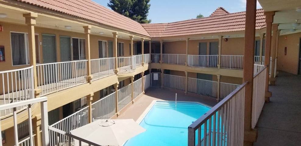 Hotel para 3 personas, con piscina y vistas, Se admiten mascotas - 1
