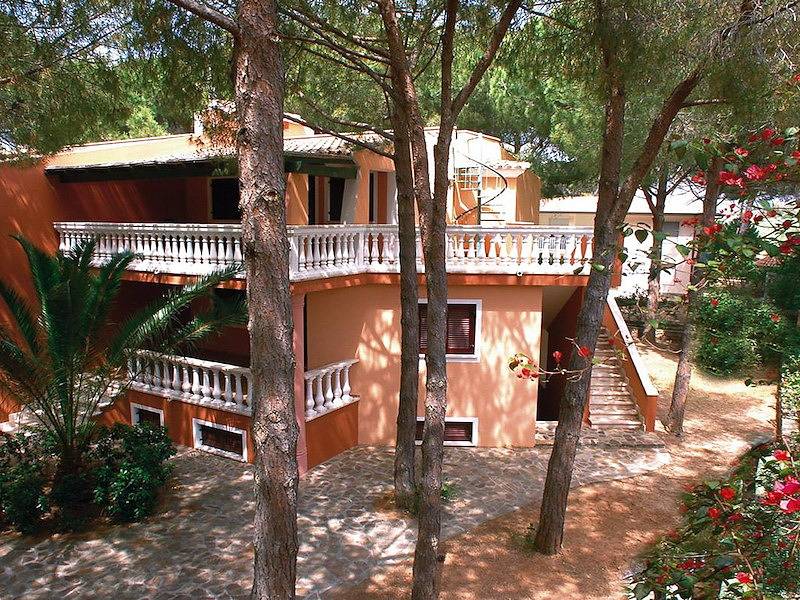 Casa vacanza per 24 persone con terrazza in Cala Ginepro, Orosei