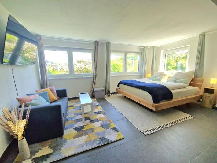 Ferienwohnung für 3 Personen, mit Terrasse und Garten sowie Ausblick in Seeheim-Jugenheim