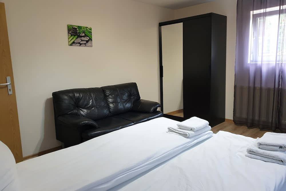 Ganze Wohnung, Moderne Ferienwohnung am Bodensee mit 6km Luftlinie zum See. in Meckenbeuren, Region Bodensee-Oberschwaben