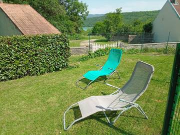 Gîte pour 8 personnes, avec jardin ainsi que vue et vue sur le lac à Largillay-Marsonnay