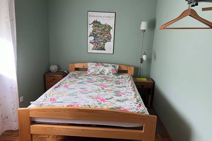 Ganze Wohnung, Ferienwohnung in Ruhiger Lage, Familienfreundlich, mit Nähe zum Taubertal Radweg in Igersheim, Stuttgart Region