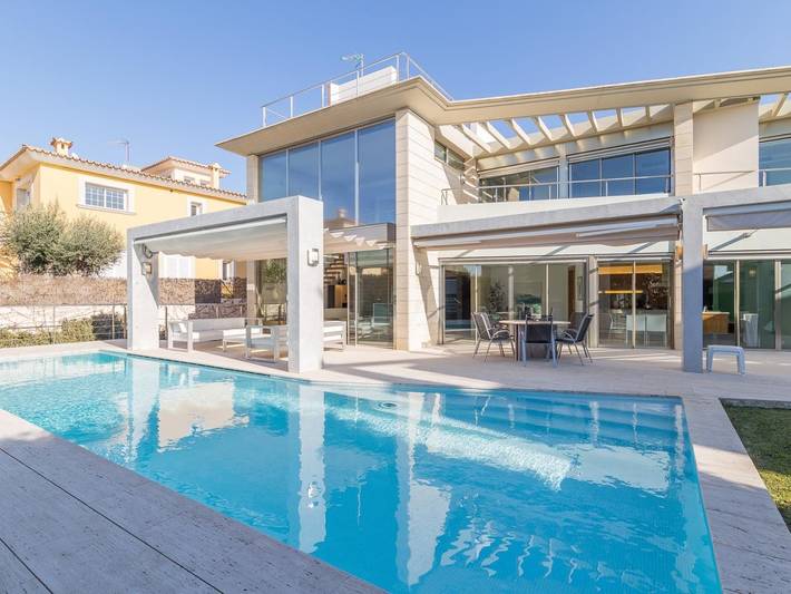Ferienhaus für 10 Personen, mit Balkon/Terrasse und Garten sowie Pool in Son Veri Nou