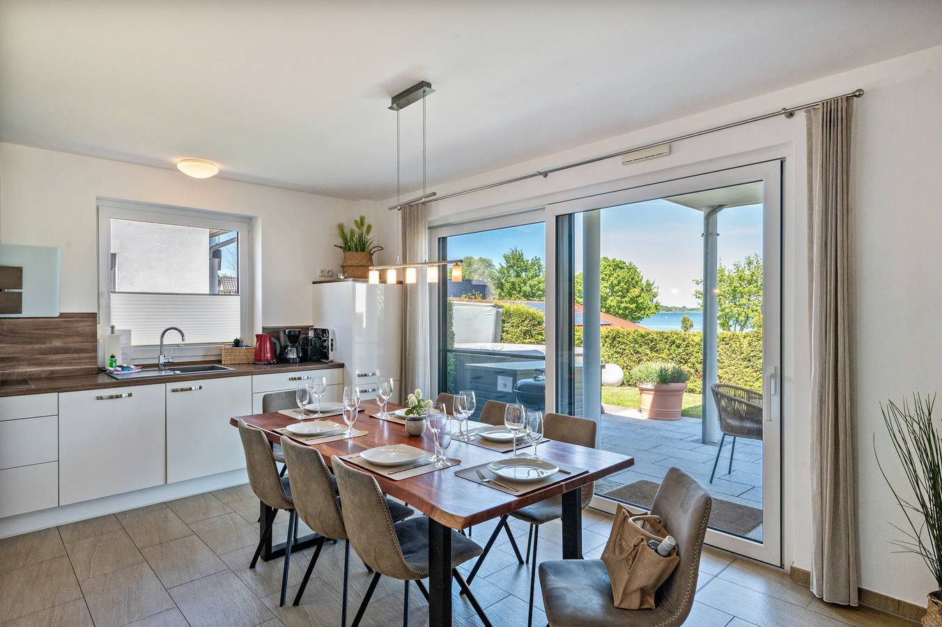 Ferienhaus 'Casa Fortuna' mit Seeblick, privater Terrasse und Wi-Fi in Göhren-Lebbin, Fleesensee