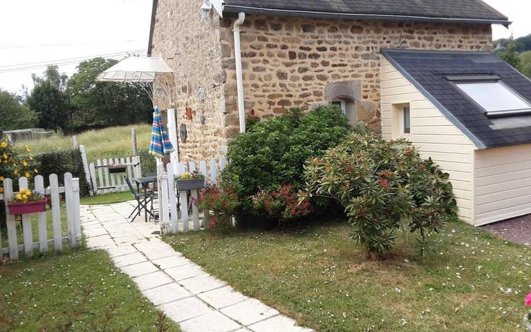 Location de vacances pour 2 personnes, avec jardin à Le Val-Saint-Père