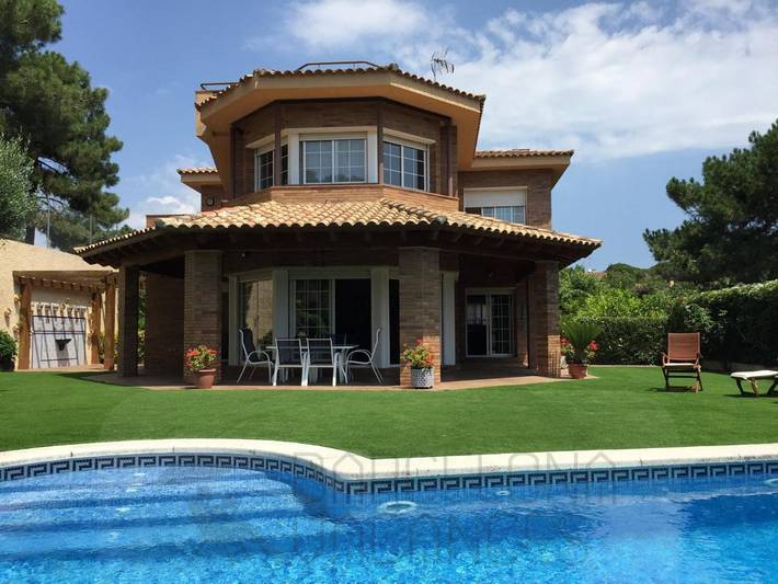 Casa rural para 11 personas, con Balcón y Jacuzzi además de Terraza y Jardín en Sant Pol de Mar