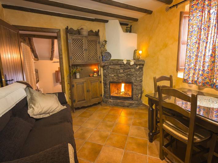 Casa rural para 4 personas, con Jacuzzi además de Terraza y Piscina en Laroya - 3
