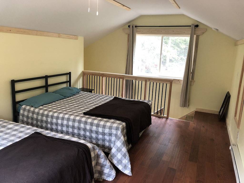 Junction's Cabin - A Wolf Crossing Cabin - next to Yellowstone Park in Absaroka Range