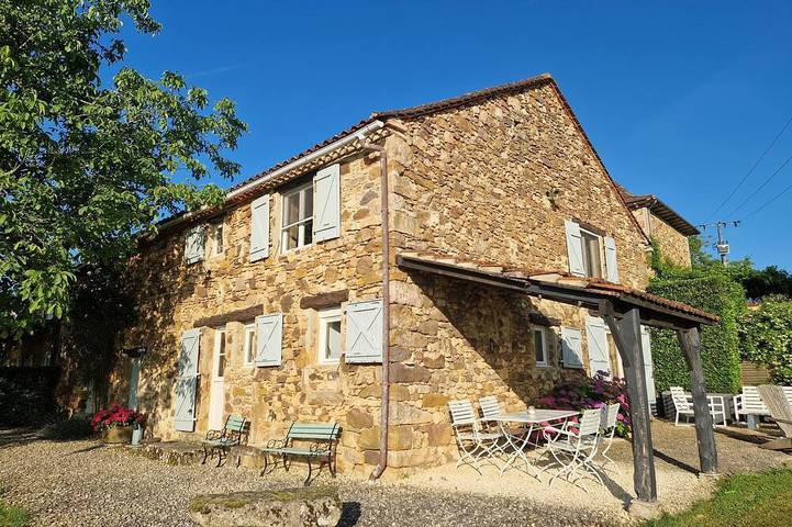 Gîte pour 6 personnes, avec piscine et jardin, animaux acceptés
