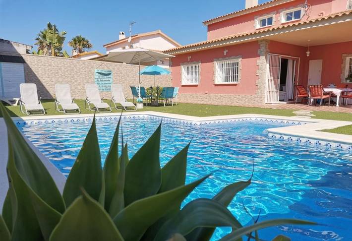 Apartamento para 11 personas, con Jacuzzi y Terraza además de Jardín y Piscina en Espartinas