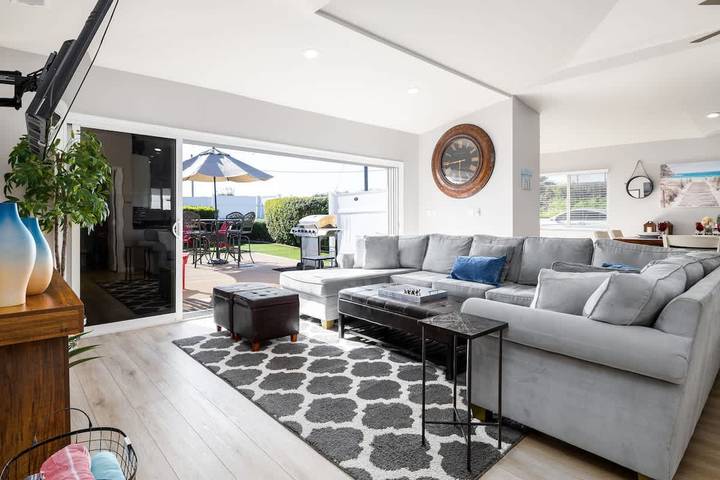 Vacation rental for 7 people, with yard and balcony, kid friendly in Carlsbad