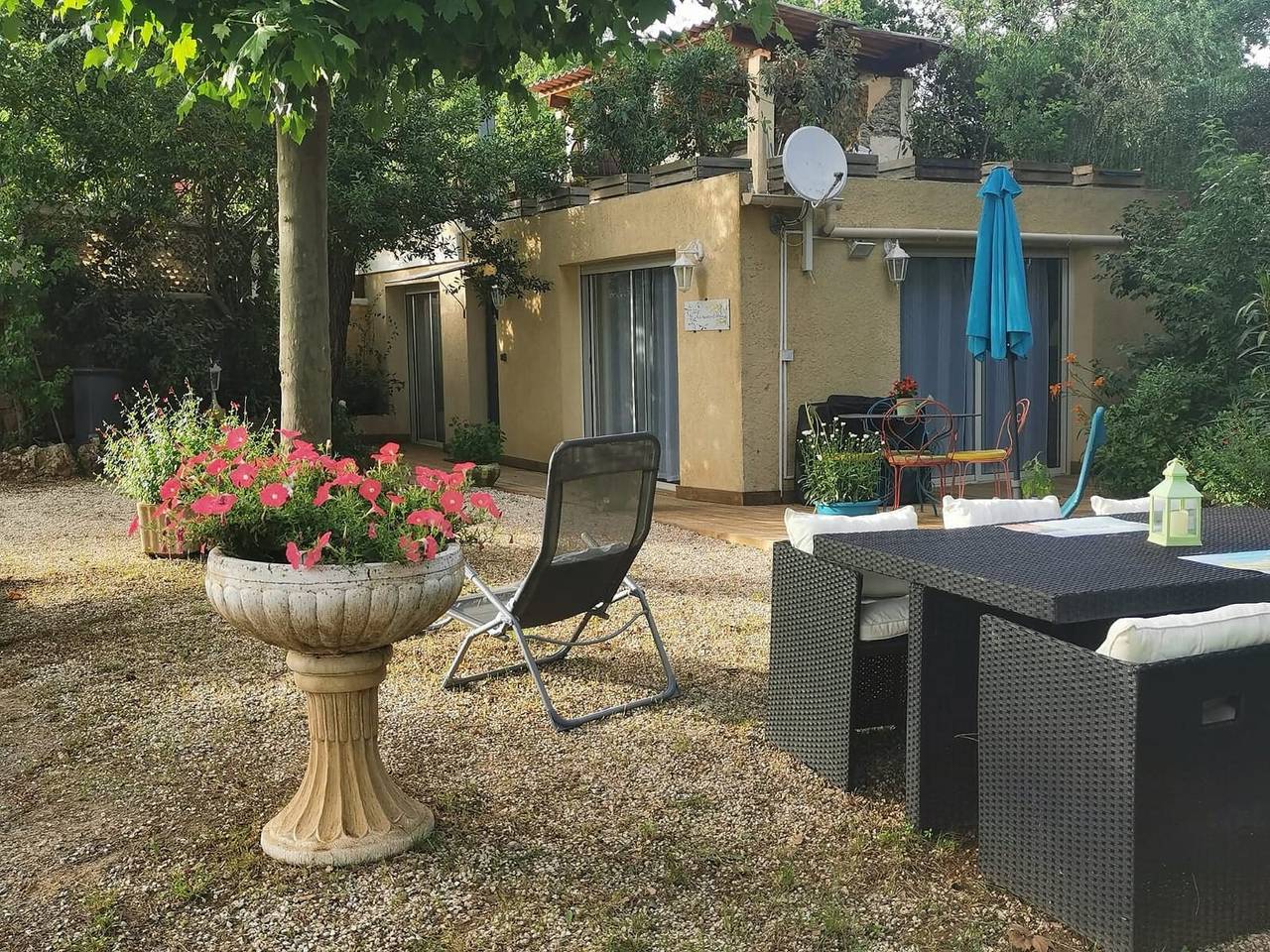 Holiday Home 'Maison D'Odette' with Private Terrace, Wi-Fi and Air Conditioning in Tourves, Brignoles region