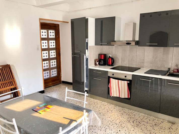 Entire apartment, Spacious Apartment in Bessèges - Mountain View & Terrace in Bessèges, Cévennes