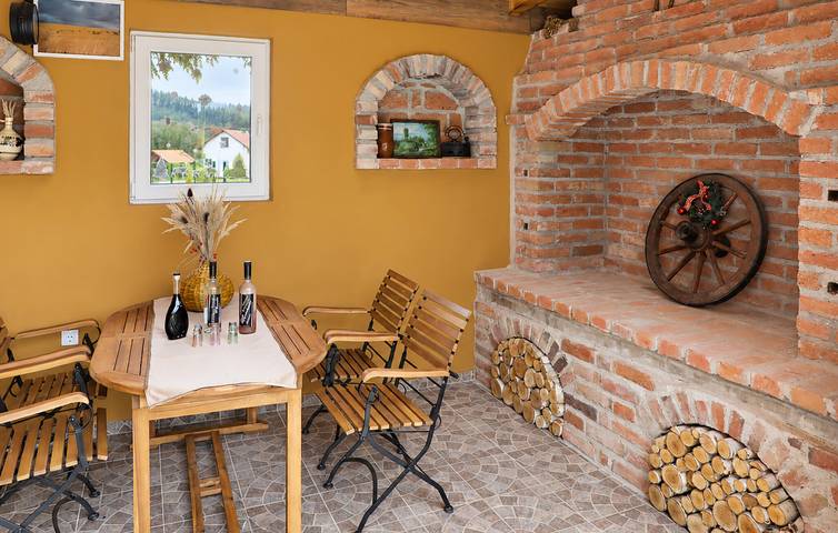 Schicke 100 m² große Wohnung mit Terrasse, Whirlpool und Parkplatz – Entspannen und die Seele baumeln lassen! in Pozega-Slawonien