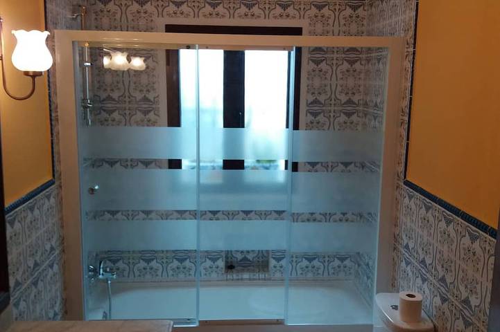 Stylish townhouse with superb views, elegant courtyard, pool and large terraces in Álora, Cordillera Penibética