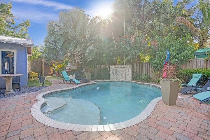 Casa de huéspuedes para 2 personas, con piscina además de jacuzzi y jardín en Florida