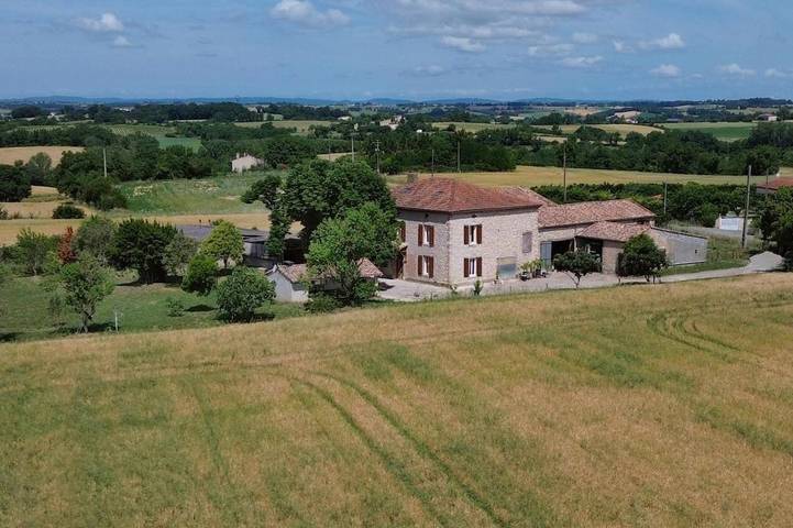 Location de vacances pour 14 personnes, avec Terrasse et Vue à Castelnau-de-Lévis