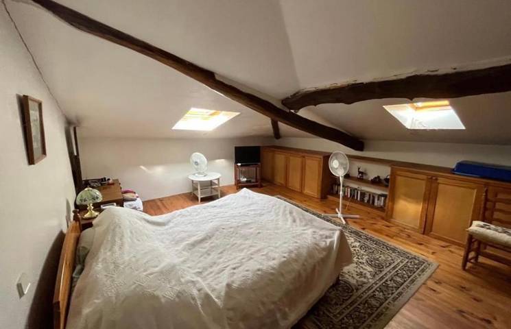 Location de vacances pour 10 personnes, avec terrasse ainsi que vue et piscine, animaux acceptés à La Salvetat-Belmontet