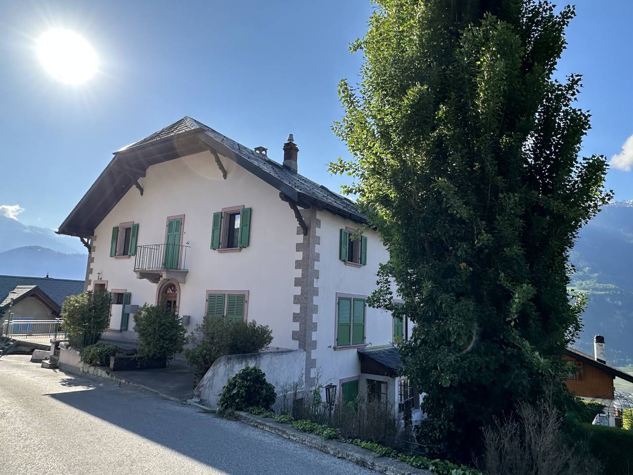 Appartement entier, Open Sky Retreat  Panoramic Alpine Views 6 Sleeps in Valençon, Lens (Suisse)