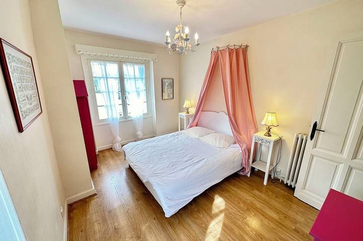 Gîte pour 8 personnes, avec Jardin et Piscine à Thénac - 4