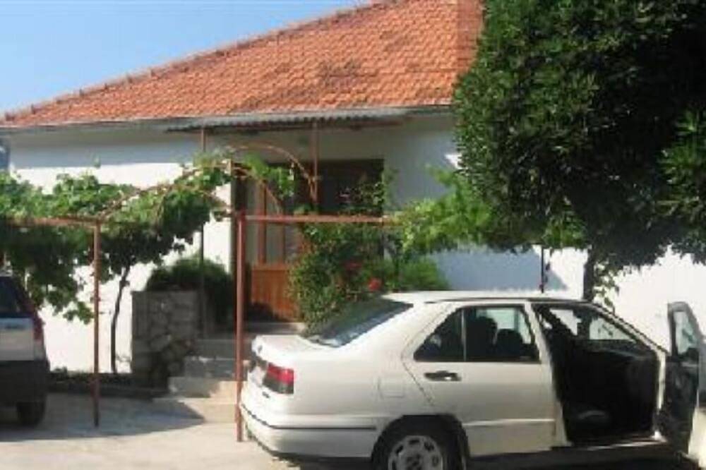 Entire apartment, Apartment for 4 persons in Jelsa on the island Hvar in Jelsa, Hvar