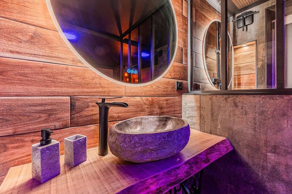 ⚜️ Romantic Love Room | Jacuzzi, Sauna & Terrace | Near Strasbourg 💕 in Drusenheim, Nordelsass