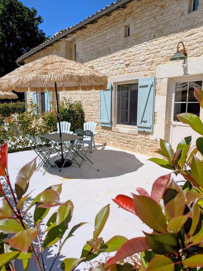 Chambre d’hôte pour 3 personnes, avec Terrasse et Jardin ainsi que Piscine et Vue à Lorigné