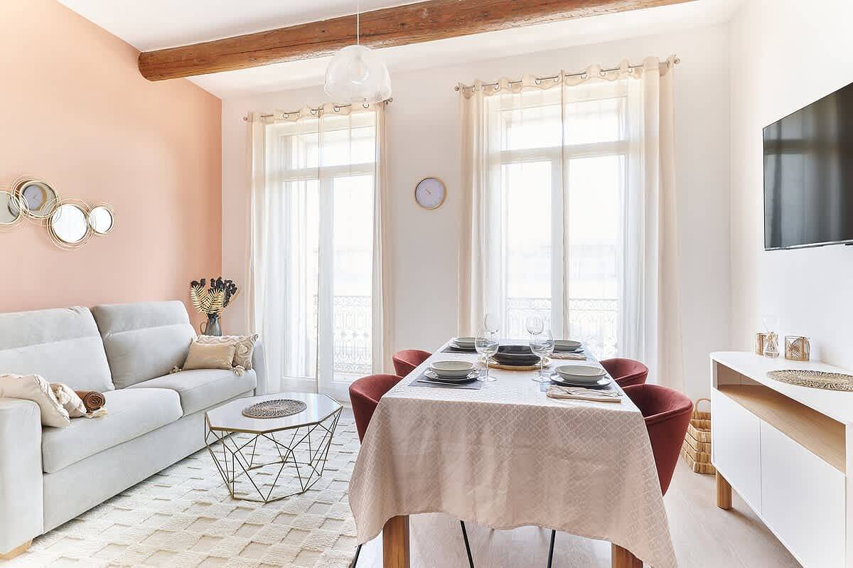 Apartamento entero, Le Chic face aux Halles clim  Classe 3 Etoiles in Béziers, Costa mediterránea (Francia)