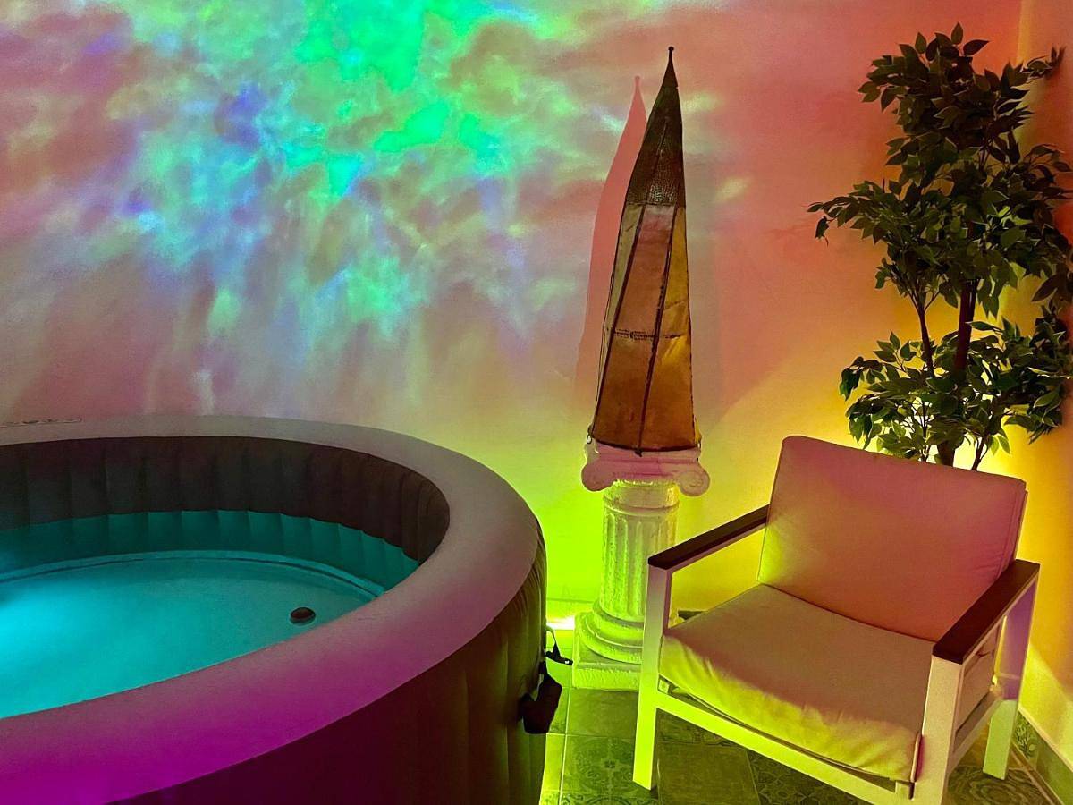 Luxury Sauna Jacuzzi in Gagny, Seine-Saint-Denis