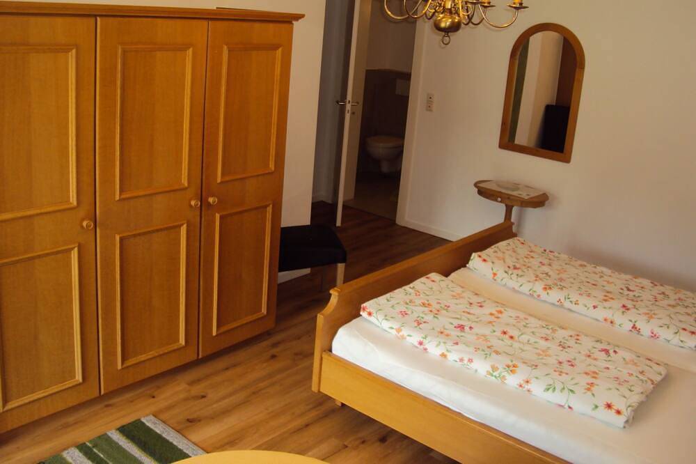 Doppelzimmer 25 qm Süd Parterre - Gästehaus Fischer in Rottach-Egern, Alpes Bávaros