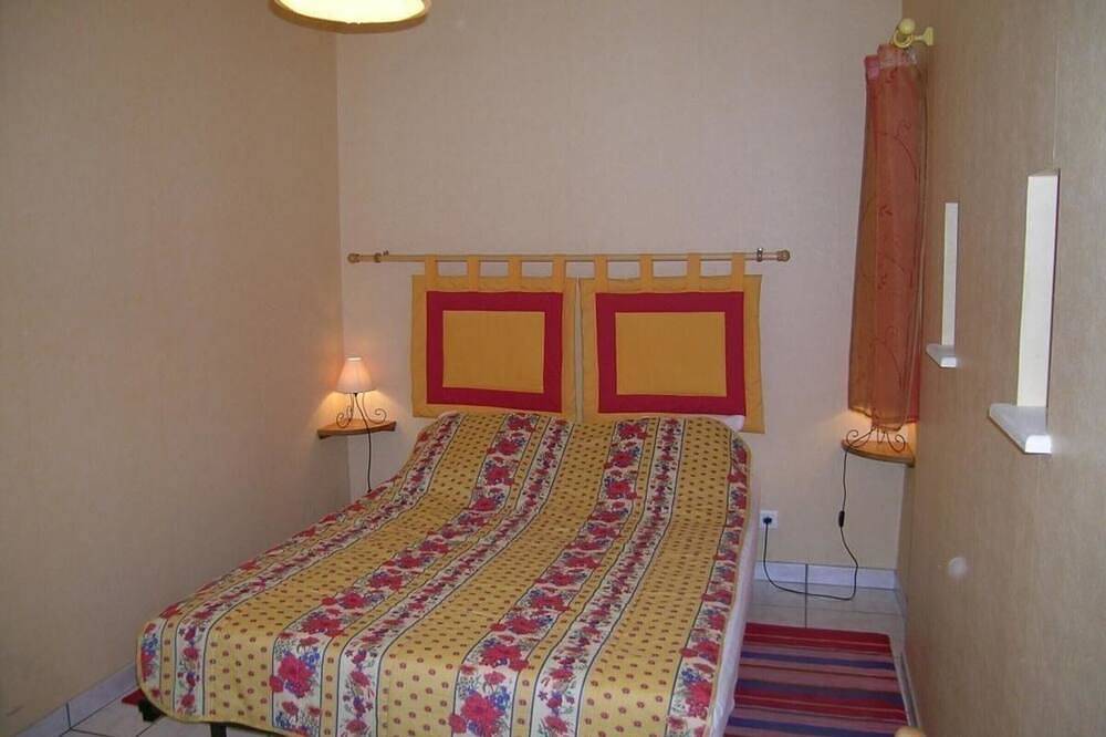 Renoviertes Haus mit privater Terrasse und Haustiere erlaubt in Neuvy, Allier