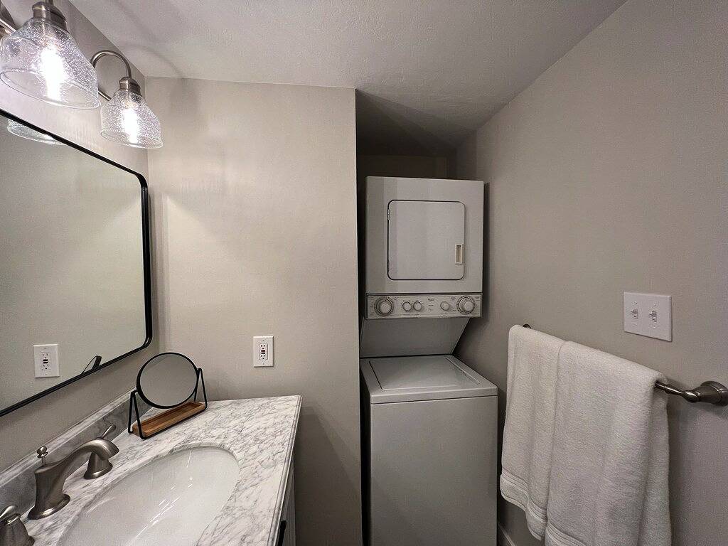 Ganze Wohnung, Wild Pines Bonita Bay Beauty - Pool-Hottub-Tennis Courts-Grills-Beach Shuttle in Bonita Bay, Bonita Springs