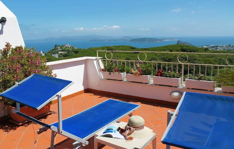 Ferienwohnung für 9 Personen, mit Balkon/Terrasse und Ausblick sowie Meerblick auf Ischia - 3