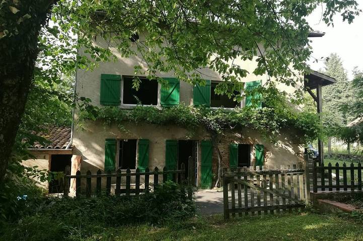 Gîte pour 8 personnes, animaux acceptés à Chaméane