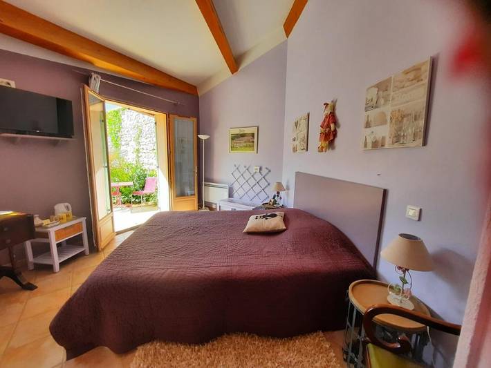 Chambre d’hôte pour 2 personnes, avec Terrasse ainsi que Jardin et Vue à Donzère