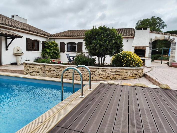 Chambre d’hôte pour 3 personnes, avec Terrasse et Jardin ainsi que Piscine et Vue