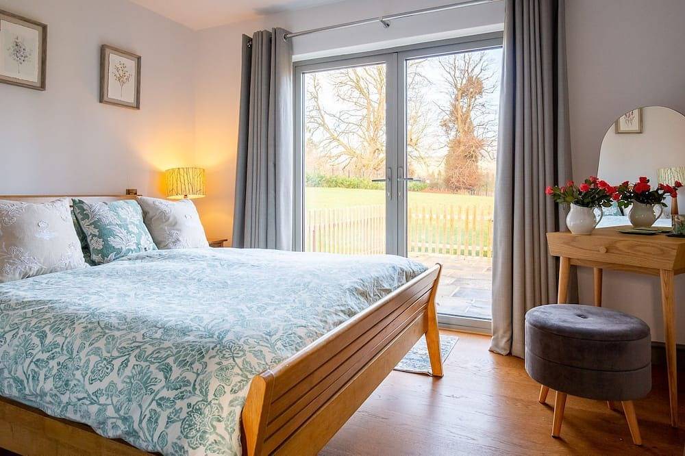 Paddock Cottage - sleeps 2 guests  in 1 bedroom in Winchcombe, Gloucestershire