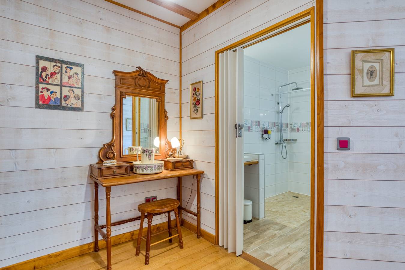 Chambre d’hôtes « Chambre Gabrielle » avec piscine partagée, terrasse commune et Wi-Fi in Soubès, Région de Lodève