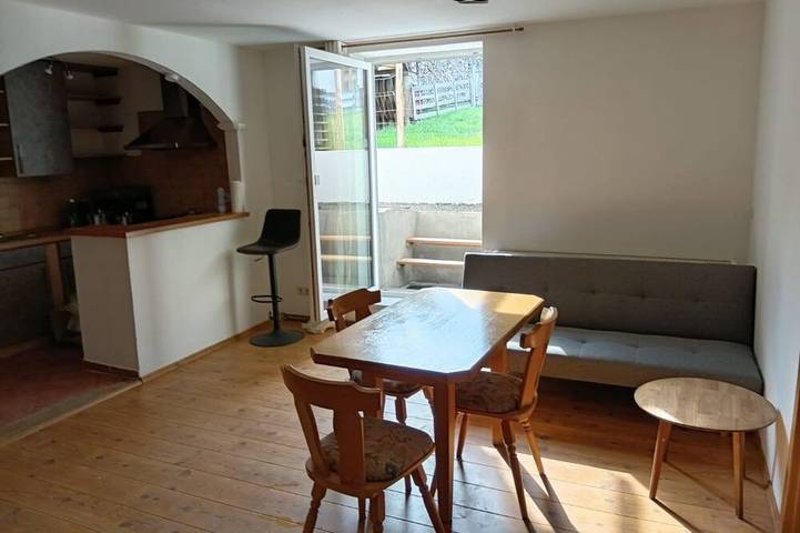 Ganze Wohnung, Uriges Apartment mit Terrasse, Ofen und Bar in Peiting, Romantische Straße