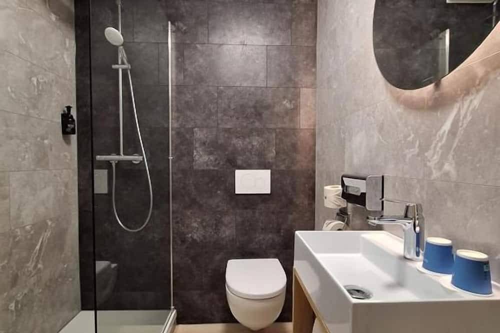 Stay in Scenic Thorn – Beautiful Dutch Room Steps from Culture, Dining & Trails in Thorn, Limburg